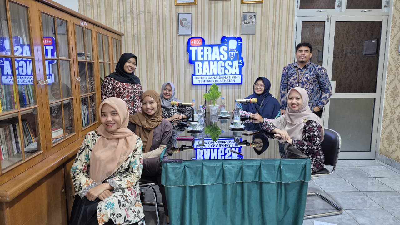 Dosen SIBERMU Edukasi Masyarakat tentang Bahaya Screen Time pada Anak melalui Podcast Teras Bangsa Puskesmas Banguntapan 1